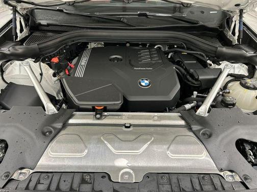 2025 BMW X4 xDrive30i