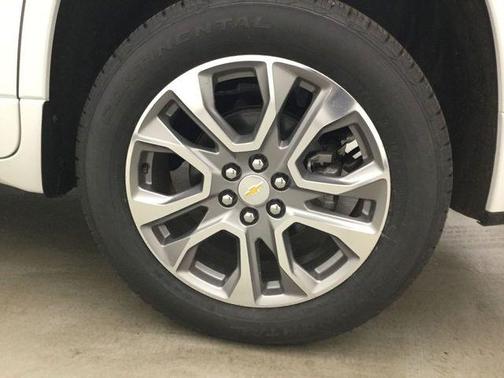 Iridescent Pearl Tricoat 2019 Chevrolet Traverse Premier