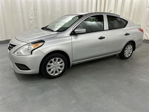2019 Nissan Versa 1.6 S+