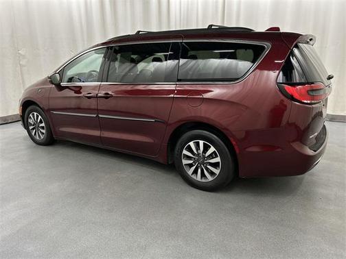 2022 Chrysler Pacifica Hybrid Touring L