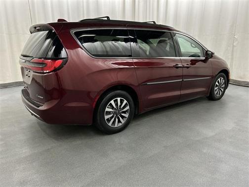 2022 Chrysler Pacifica Hybrid Touring L