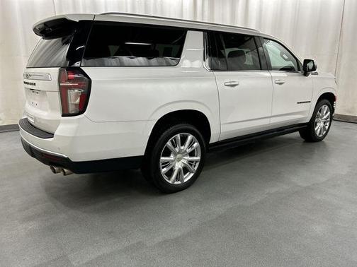 2022 Chevrolet Suburban 4WD High Country