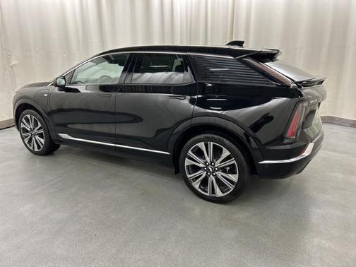 2025 Cadillac OPTIQ Luxury 2 AWD