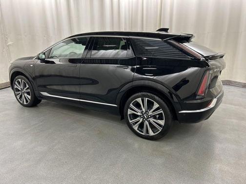 2025 Cadillac OPTIQ Luxury 2 AWD