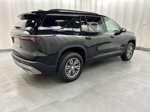 Mosaic Black Metallic 2026 Chevrolet Traverse LT