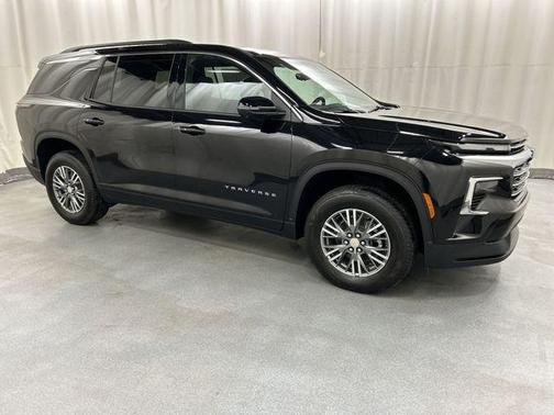 Mosaic Black Metallic 2026 Chevrolet Traverse LT