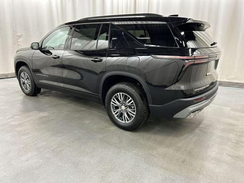 Mosaic Black Metallic 2026 Chevrolet Traverse LT