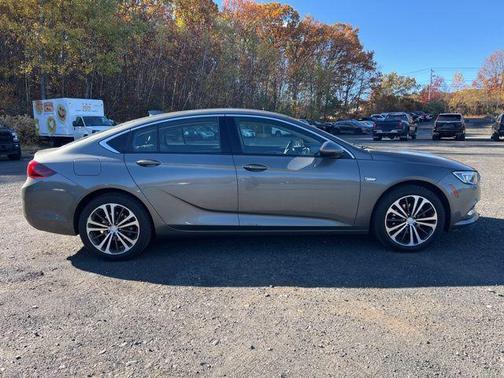 2018 Buick Regal Sportback Essence