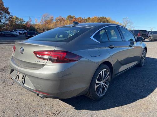 2018 Buick Regal Sportback Essence