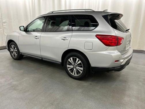 Brilliant Silver Metallic 2019 Nissan Pathfinder SV
