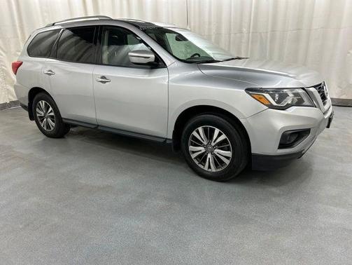 Brilliant Silver Metallic 2019 Nissan Pathfinder SV