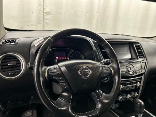 Brilliant Silver Metallic 2019 Nissan Pathfinder SV