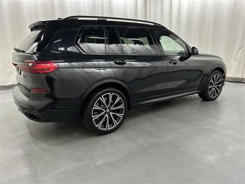 2022 BMW X7 M50i