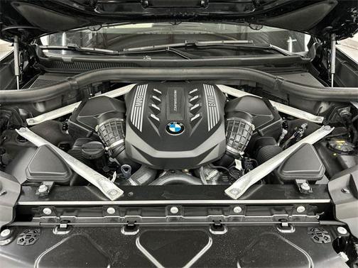 2022 BMW X7 M50i
