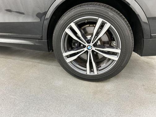 Black 2023 BMW X7 xDrive40i