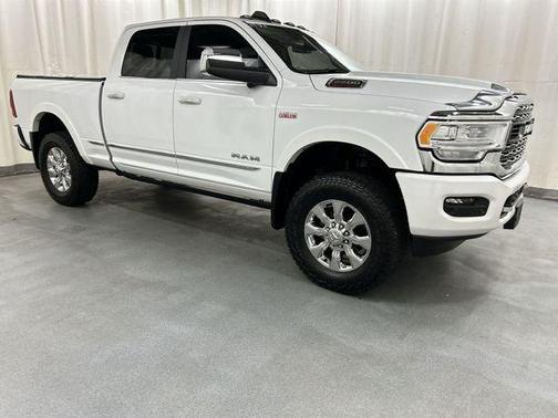Bright White Clearcoat 2022 RAM 2500 Limited Crew Cab 4x4 6'4' Box