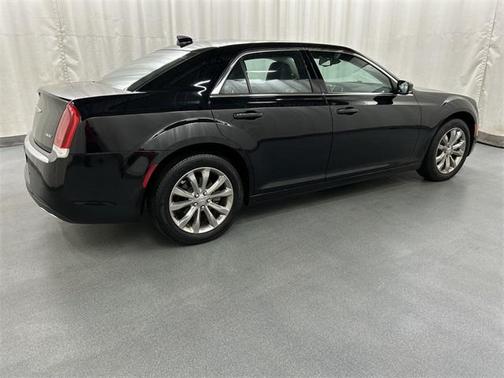 2021 Chrysler 300 Touring