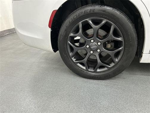 2019 Chrysler 300 S