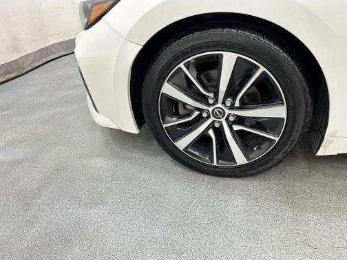 Pearl White TriCoat 2023 Nissan Maxima SL