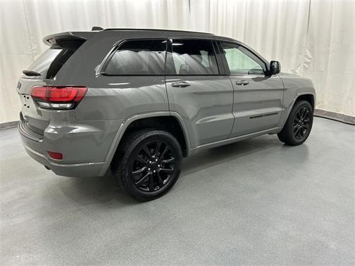 2022 Jeep Grand Cherokee Laredo