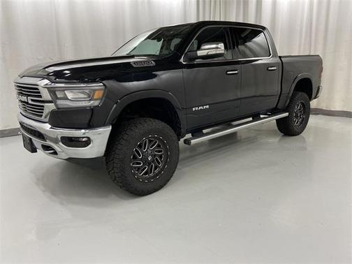 Diamond Black Crystal Pearlcoat 2021 RAM 1500 Laramie