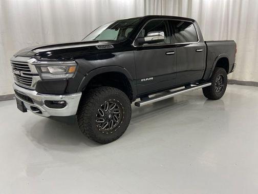Diamond Black Crystal Pearlcoat 2021 RAM 1500 Laramie