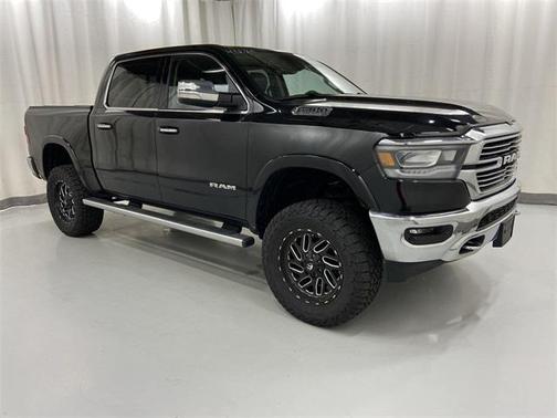Diamond Black Crystal Pearlcoat 2021 RAM 1500 Laramie