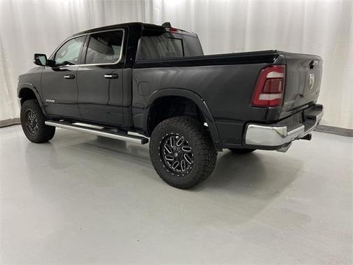 Diamond Black Crystal Pearlcoat 2021 RAM 1500 Laramie