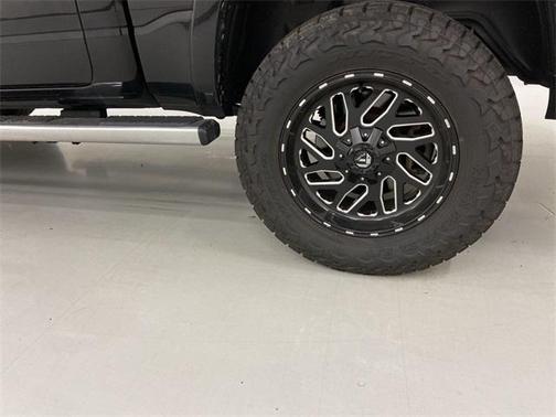 Diamond Black Crystal Pearlcoat 2021 RAM 1500 Laramie