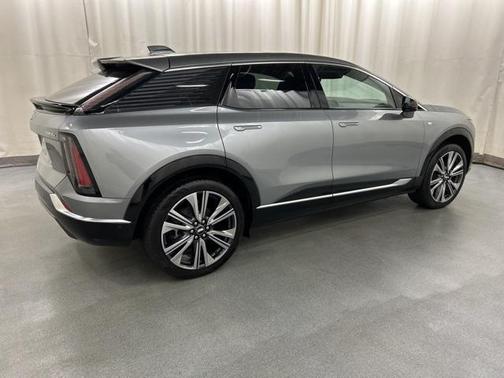 2025 Cadillac OPTIQ Luxury 2 AWD