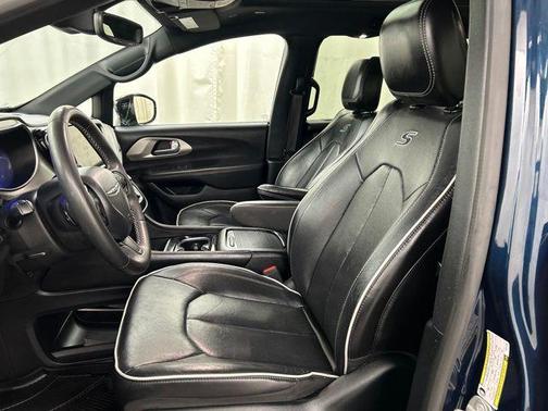 Fathom Blue Pearlcoat 2023 Chrysler Pacifica Limited