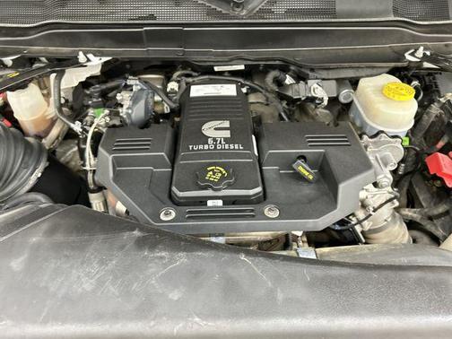 Bright White Clearcoat 2024 RAM 2500 Big Horn Crew Cab 4x4 6'4' Box