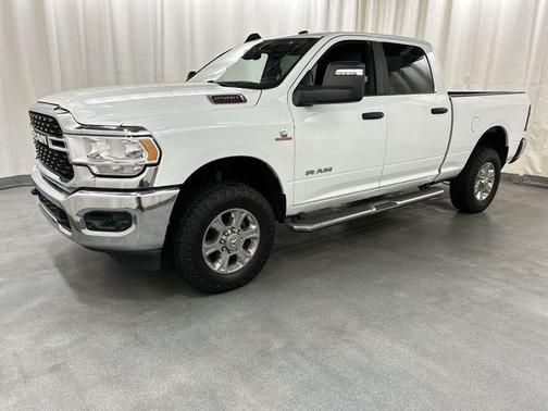 Bright White Clearcoat 2024 RAM 2500 Big Horn Crew Cab 4x4 6'4' Box