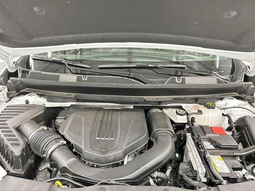 Iridescent Pearl Tricoat 2025 Chevrolet Traverse RS