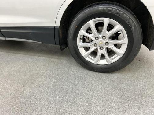 Silver Ice Metallic 2021 Chevrolet Equinox LS