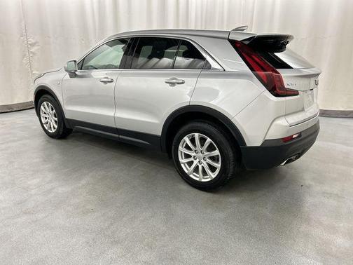 Radiant Silver Metallic 2019 Cadillac XT4 Luxury