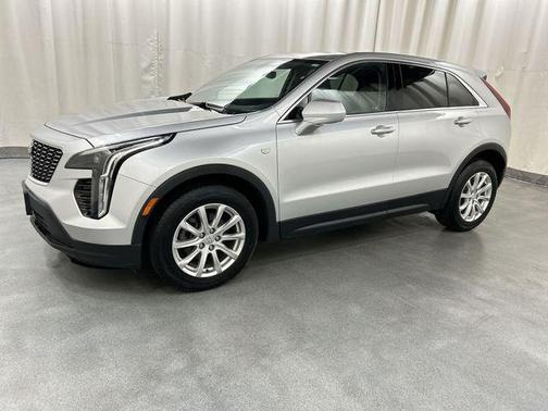 Radiant Silver Metallic 2019 Cadillac XT4 Luxury