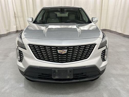 Radiant Silver Metallic 2019 Cadillac XT4 Luxury