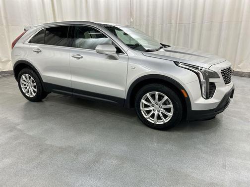 Radiant Silver Metallic 2019 Cadillac XT4 Luxury