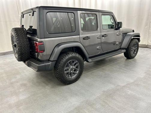 Granite Crystal Metallic Clearcoat 2025 Jeep Wrangler Sport S