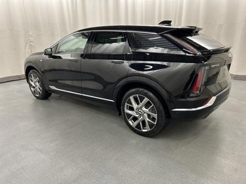 2025 Cadillac OPTIQ Luxury 2 AWD