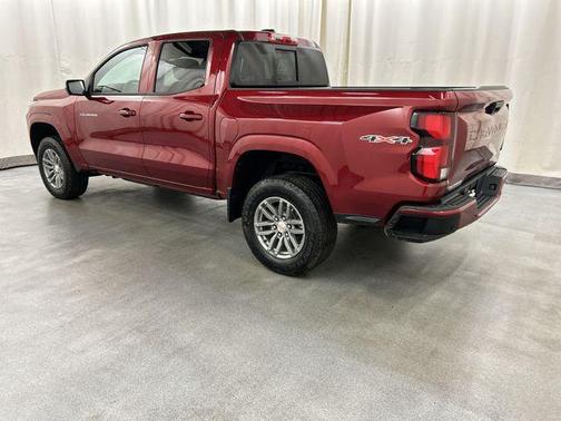 Radiant Red Tintcoat 2026 Chevrolet Colorado LT