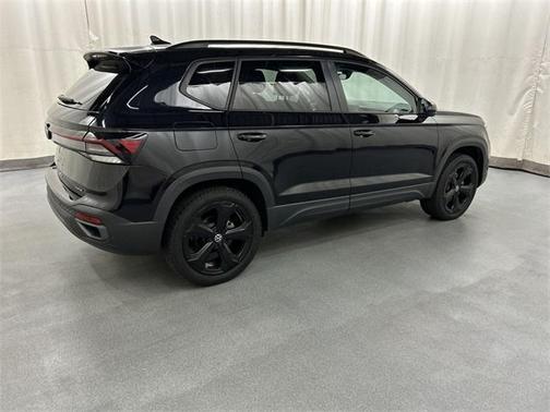 2025 Volkswagen Taos 1.5T SE Black