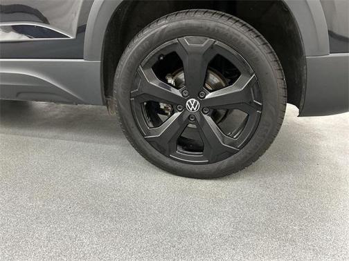 2025 Volkswagen Taos 1.5T SE Black