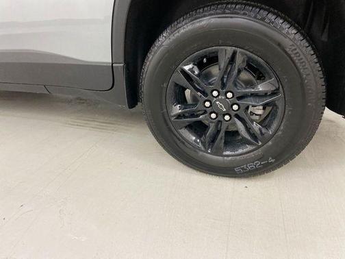 Sterling Gray Metallic 2023 Chevrolet Traverse LS