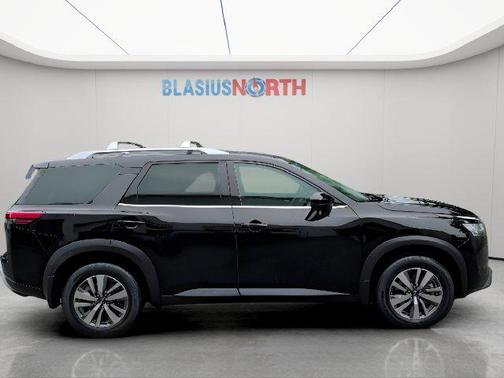 Super Black 2023 Nissan Pathfinder SL 4WD