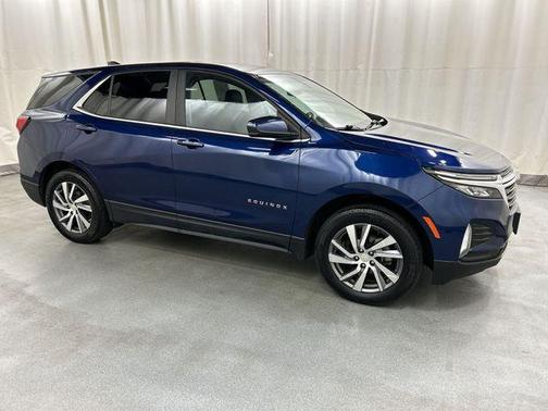 Blue Glow Metallic 2022 Chevrolet Equinox 1LT