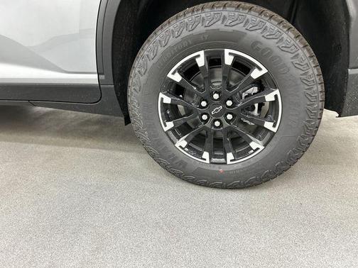 Sterling Gray Metallic 2026 Chevrolet Traverse AWD Z71