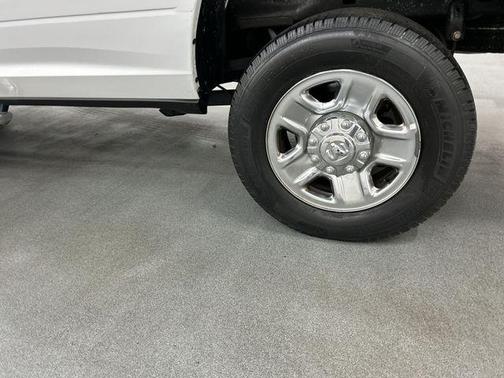 2021 RAM 2500 Big Horn Crew Cab 4x4 8' Box