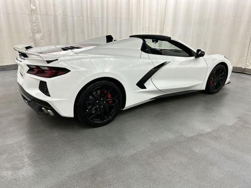 Arctic White 2026 Chevrolet Corvette Stingray w/2LT